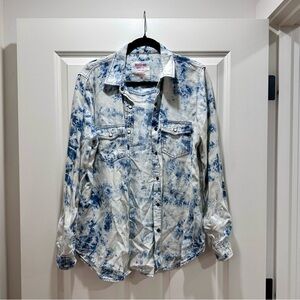 Mossimo Supply Co. Blue and White Boyfriend Fit Acid Wash Chambray Shirt, Medium